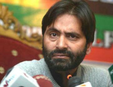 Malik condemns vicious campaign against doctor Zakir Naik